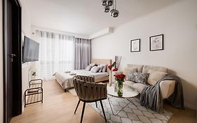 Belapart 2-Bedroom Downtown Apartament, 1 Km To Central Station, Metro With Air-Conditioning